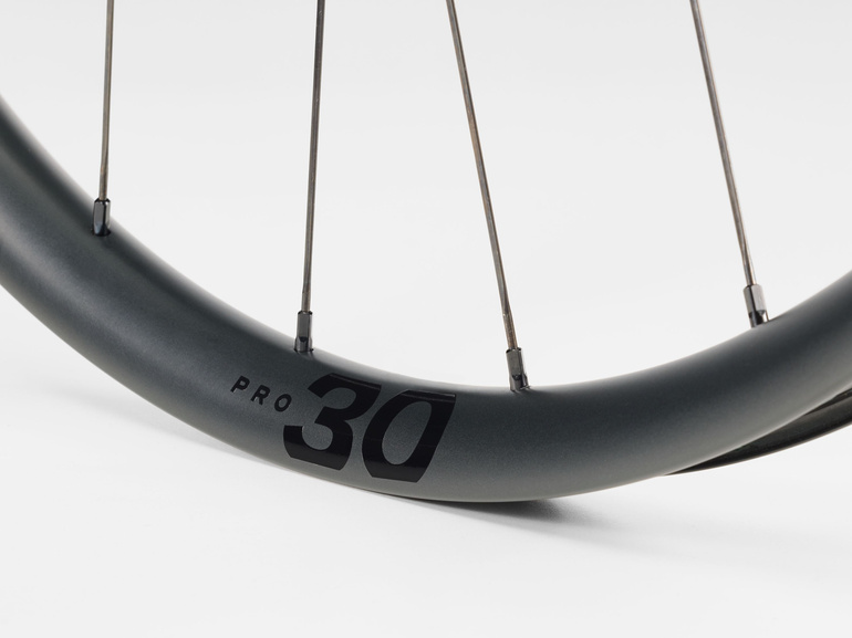Koło szosowe Bontrager Paradigm Pro 30 TLR pod tarcze