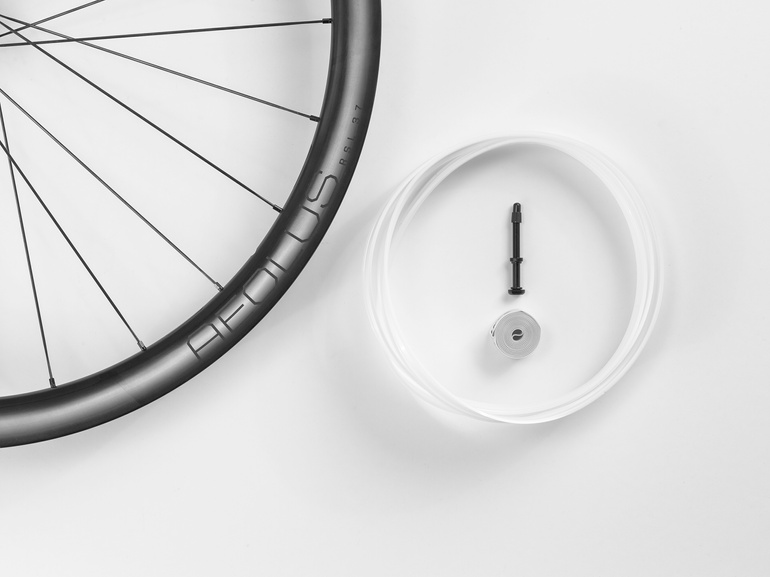 Koło szosowe Bontrager Aeolus RSL 37 TLR pod hamulce tarczowe