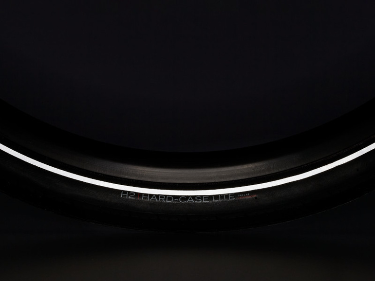 Opona hybrydowa odblaskowa Bontrager H2 Hard-Case Lite