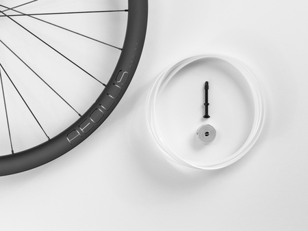 Koło szos. pod ham. tarcz. Bontrager Aeolus Pro 37 TLR Disc